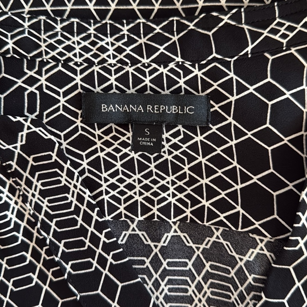 Banana Republic Women’s Black and Cream Geometric Long Sleeve Top Blouse Size S - Picture 8 of 9